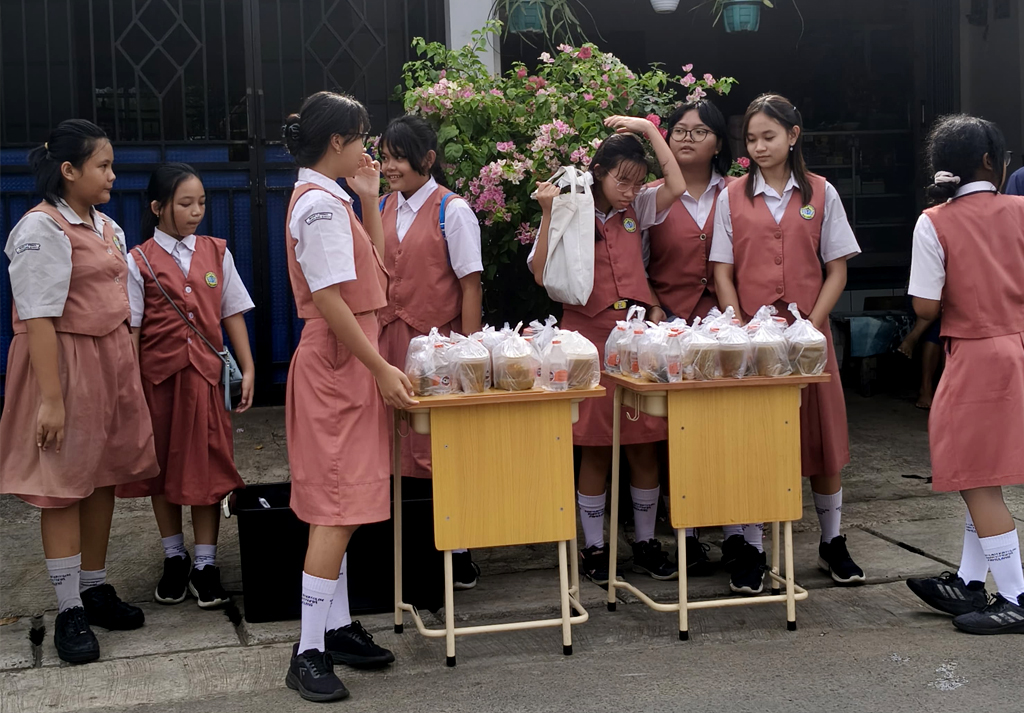 Indahnya Kebersamaan dalam Berbagi Takjil di Sekolah Katolik Bhakti Prima