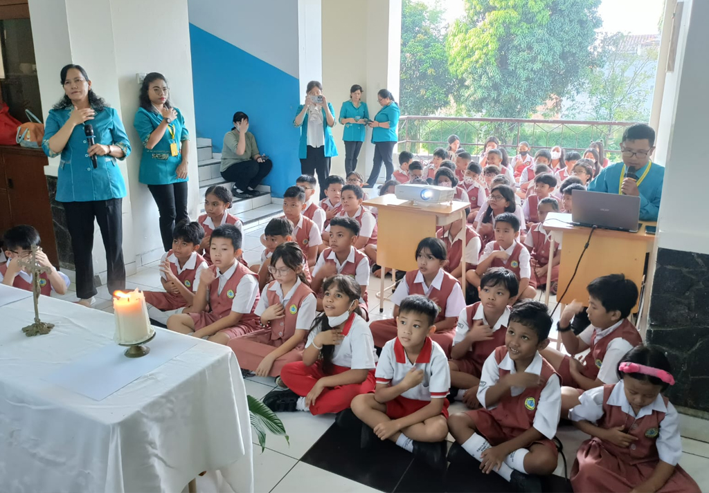 Merenungkan Kasih Melalui Jalan Salib di Sekolah Bhakti Prima